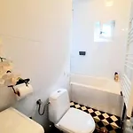 2 Bedroom Serviced Belle Vue By The Park Apartament