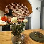 2 Bedroom Serviced Belle Vue By The Park Apartament *