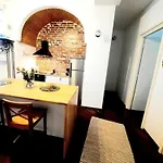 2 Bedroom Serviced Belle Vue By The Park Apartament