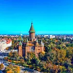 2 Bedroom Serviced Belle Vue By The Park Timişoara
