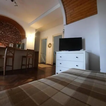 2 Bedroom Serviced Belle Vue By The Park Apartament