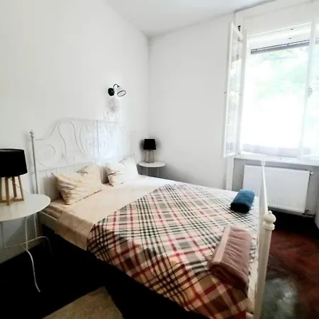 2 Bedroom Serviced Belle Vue By The Park