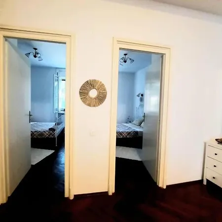2 Bedroom Serviced Belle Vue By The Park Apartament