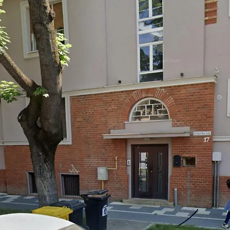 2 Bedroom Serviced Belle Vue By The Park Apartament *