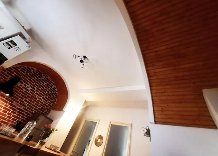 2 Bedroom Serviced Belle Vue By The Park ティミショアラ