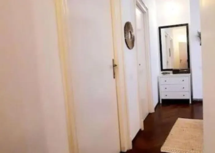 2 Bedroom Serviced Belle Vue By The Park アパート ティミショアラ