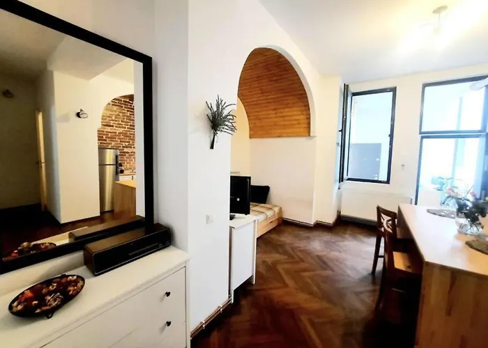 2 Bedroom Serviced Belle Vue By The Park