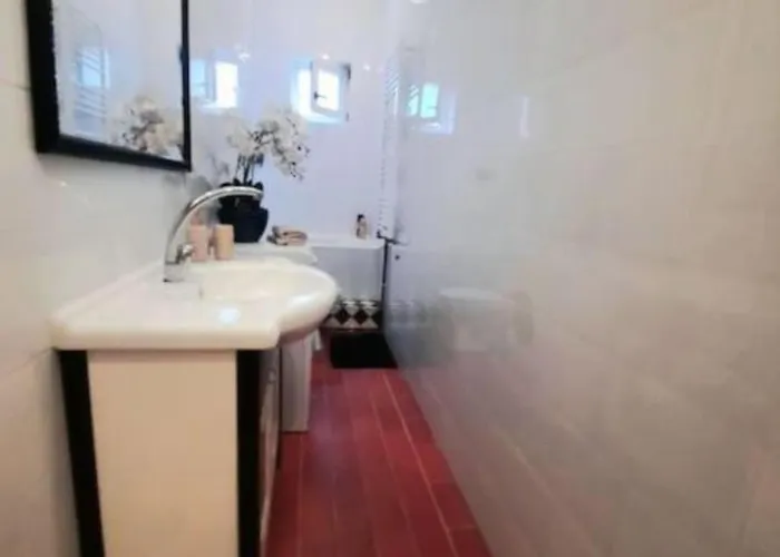 2 Bedroom Serviced Belle Vue By The Park * ティミショアラ