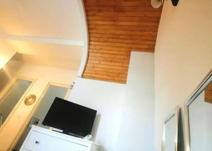 2 Bedroom Serviced Belle Vue By The Park