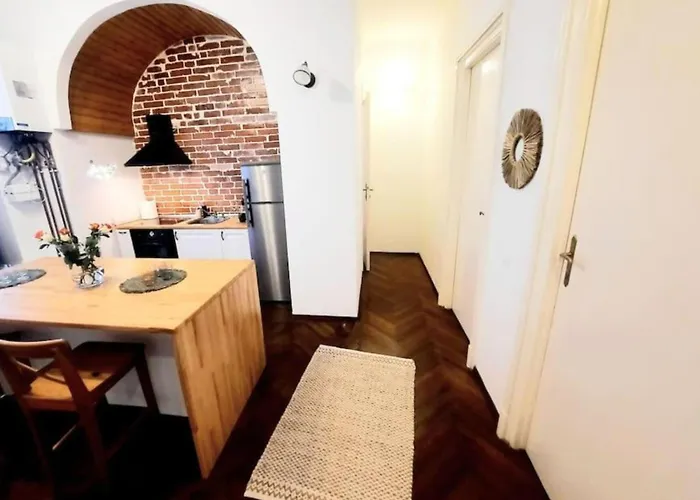 Apartment 2 Bedroom Serviced Belle Vue By The Park Timisoara