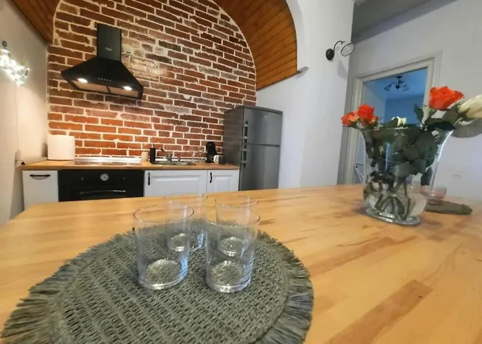 2 Bedroom Serviced Belle Vue By The Park *