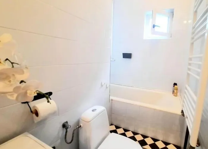 2 Bedroom Serviced Belle Vue By The Park Apartment