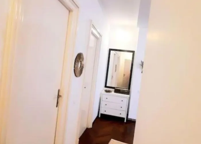 2 Bedroom Serviced Belle Vue By The Park アパート ティミショアラ