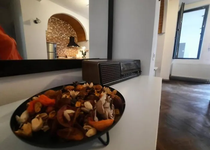 2 Bedroom Serviced Belle Vue By The Park