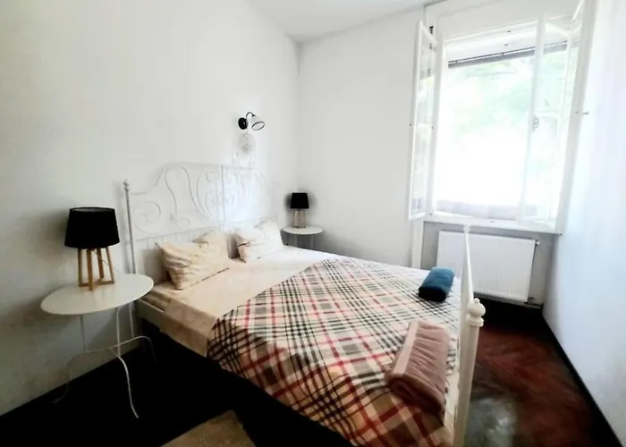 2 Bedroom Serviced Belle Vue By The Park