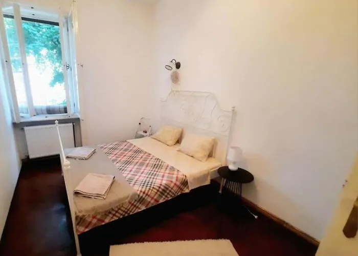 Apartment 2 Bedroom Serviced Belle Vue By The Park Timisoara