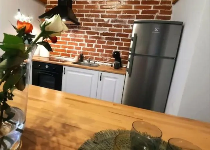 2 Bedroom Serviced Belle Vue By The Park *