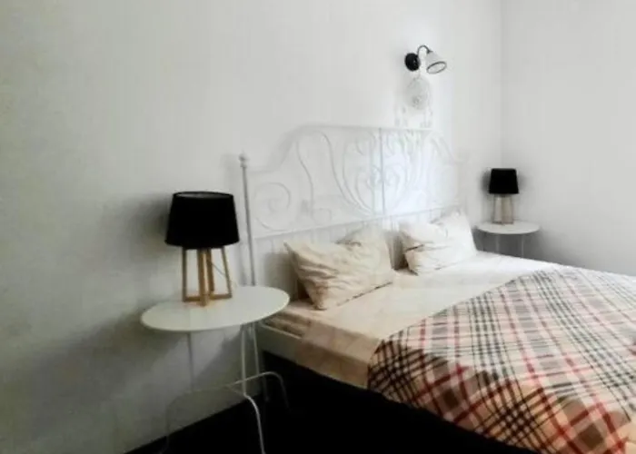 Apartment 2 Bedroom Serviced Belle Vue By The Park Timisoara