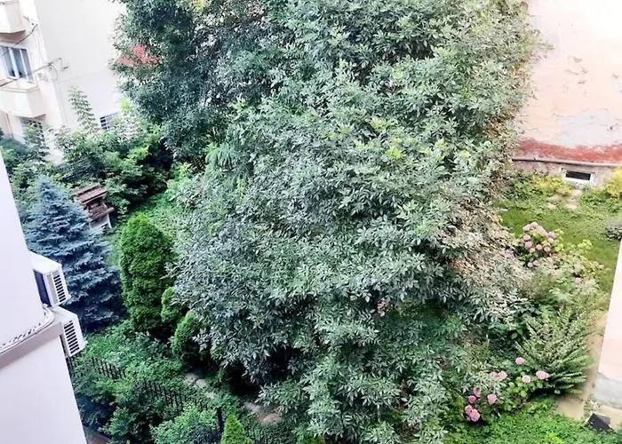 2 Bedroom Serviced Belle Vue By The Park