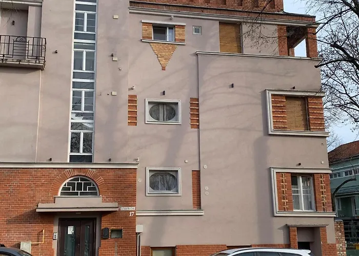 Apartment 2 Bedroom Serviced Belle Vue By The Park