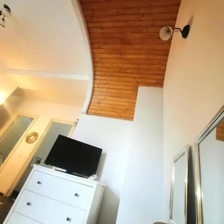 2 Bedroom Serviced Belle Vue By The Park