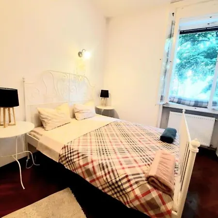 2 Bedroom Serviced Belle Vue By The Park