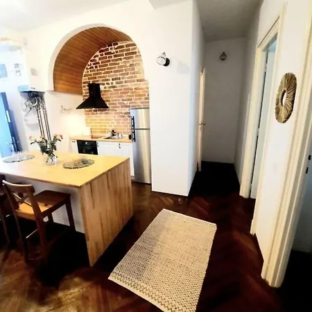 Apartamento 2 Bedroom Serviced Belle Vue By The Park *