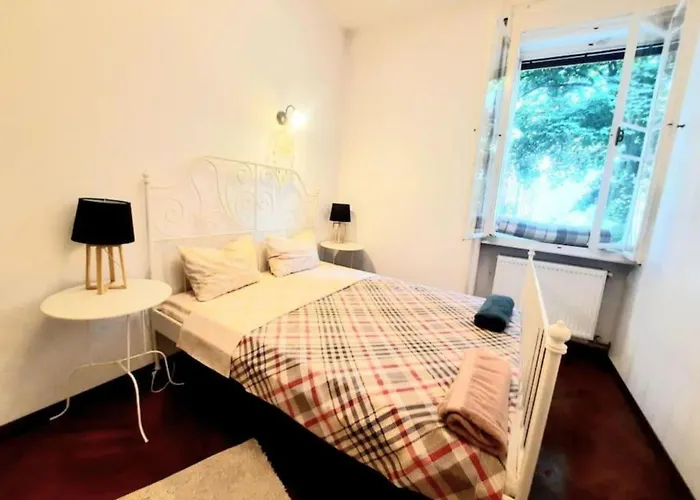 2 Bedroom Serviced Belle Vue By The Park